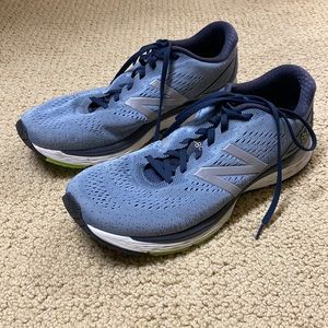 New Balance tennis shoes